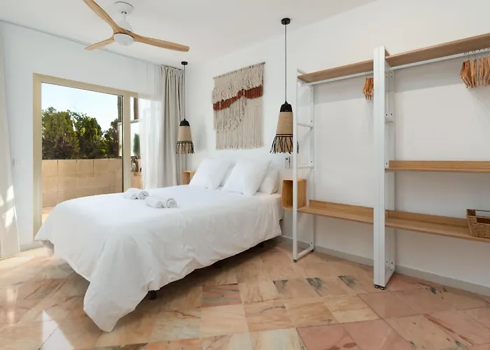 The Beachfront Gem Апартаменты *